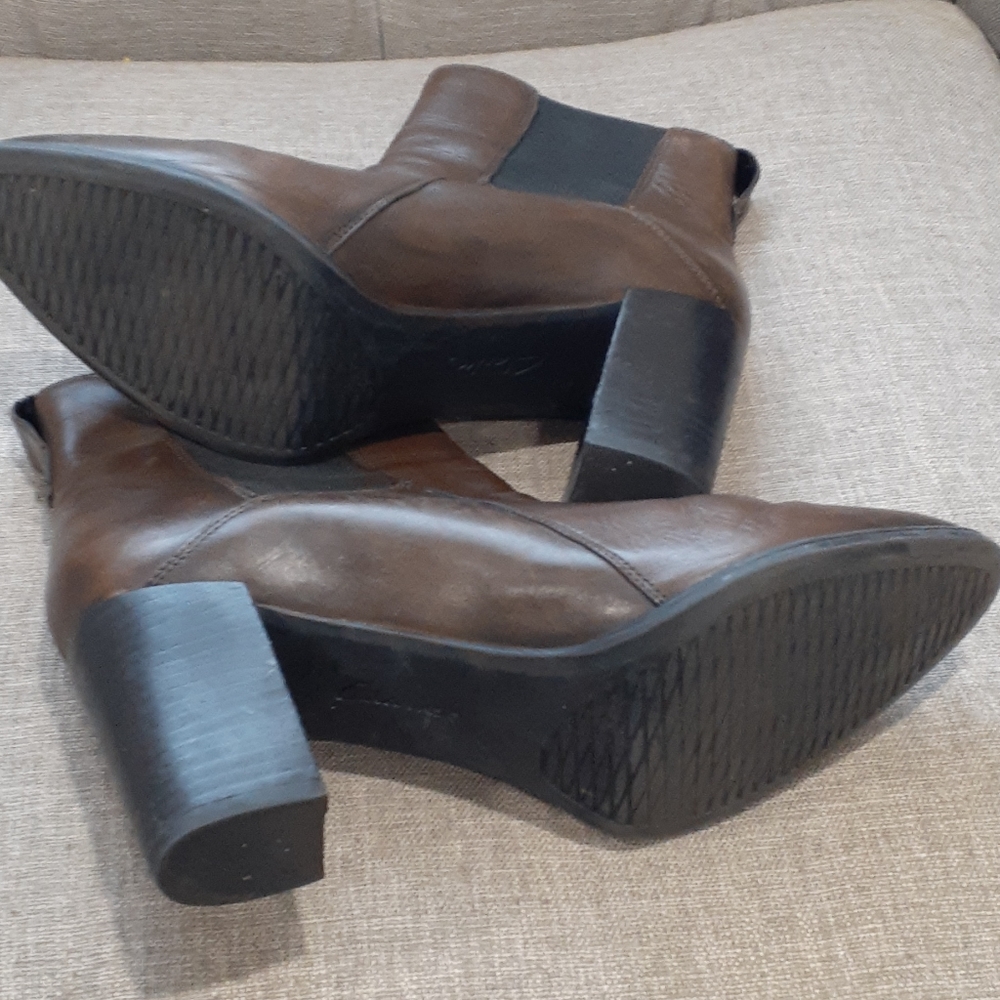 Clarks brown Chelsea leather ankle bootie size 10M - Picture 10 of 16
